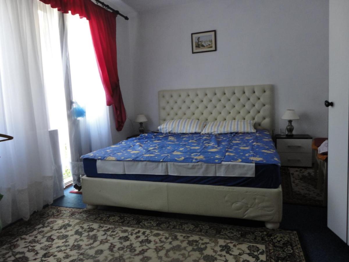 Wisteria Hotel Tivat Ngoại thất bức ảnh