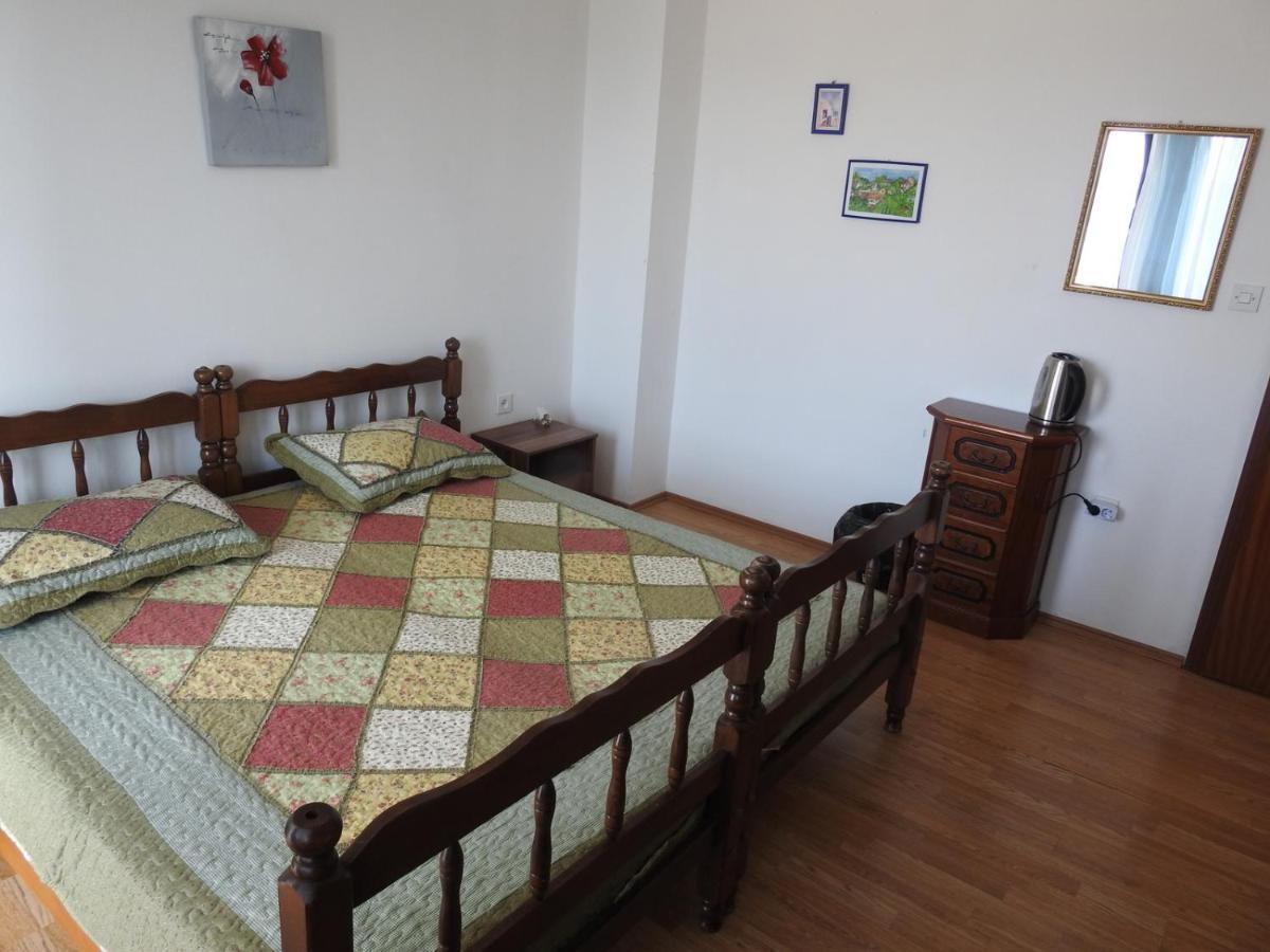 Wisteria Hotel Tivat Ngoại thất bức ảnh