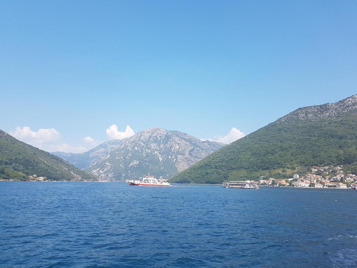 Wisteria Hotel Tivat Ngoại thất bức ảnh