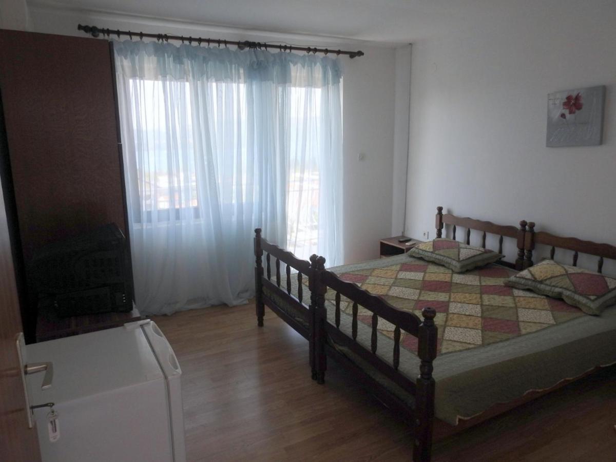 Wisteria Hotel Tivat Ngoại thất bức ảnh