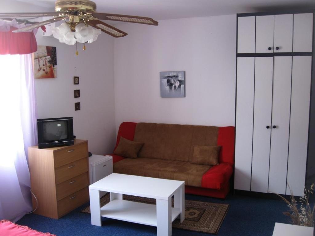 Wisteria Hotel Tivat Ngoại thất bức ảnh